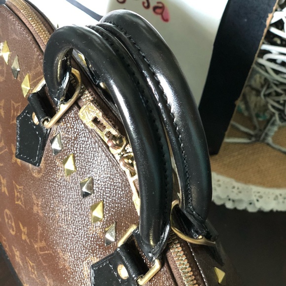 Authentic Louis Vuitton Alma PM painted in black - Picture 5 of 7